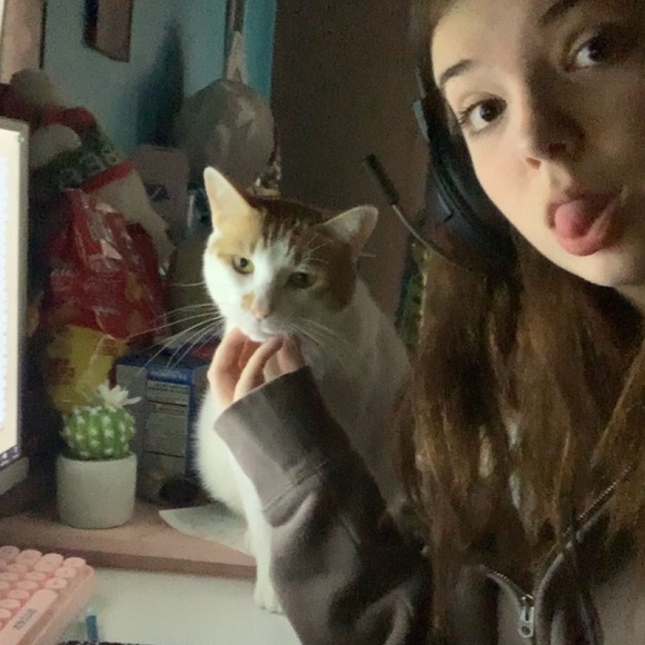 Meet your Posher, Aimee - Picture 1 of 1